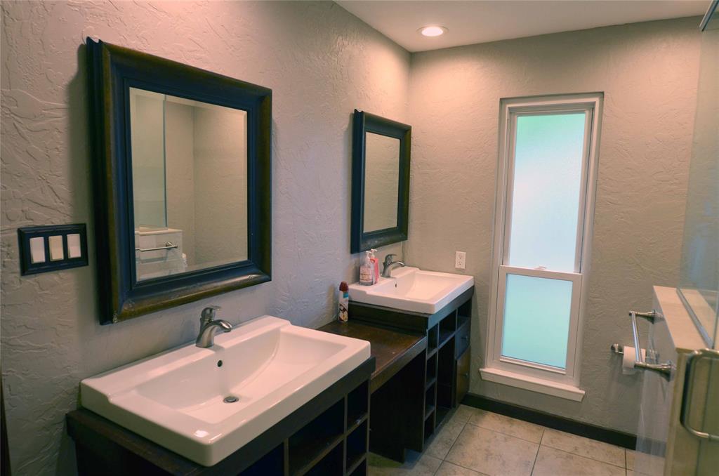 2406 Redbrook Court Property Photo 25