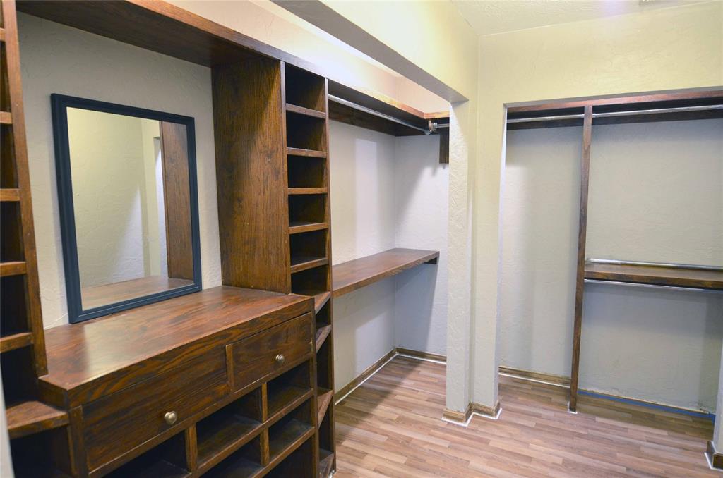 2406 Redbrook Court Property Photo 26