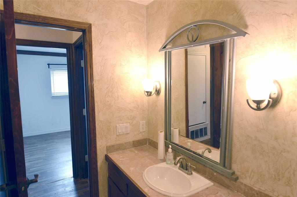 2406 Redbrook Court Property Photo 30