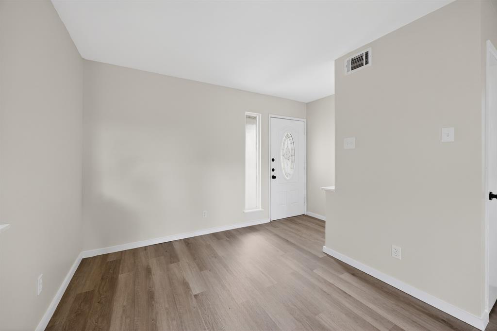 8617 Flicker Lane Property Photo 14