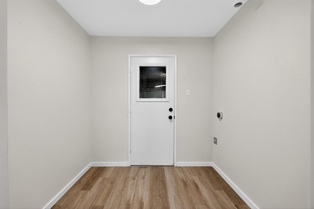 8617 Flicker Lane Property Photo 15