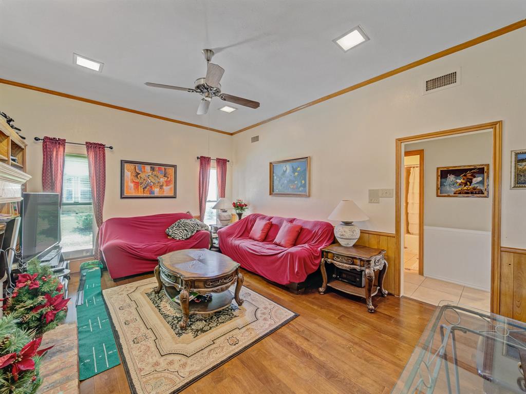 4640 Versailles Lane Property Photo 3