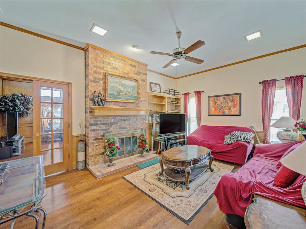 4640 Versailles Lane Property Photo 6