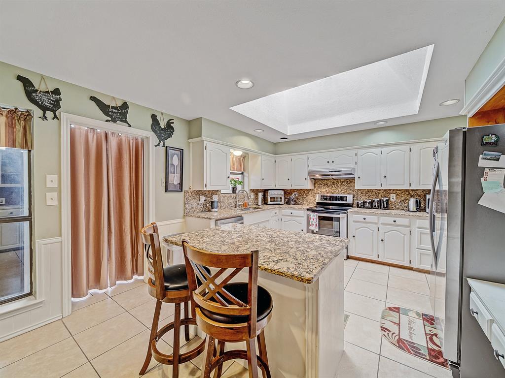 4640 Versailles Lane Property Photo 12