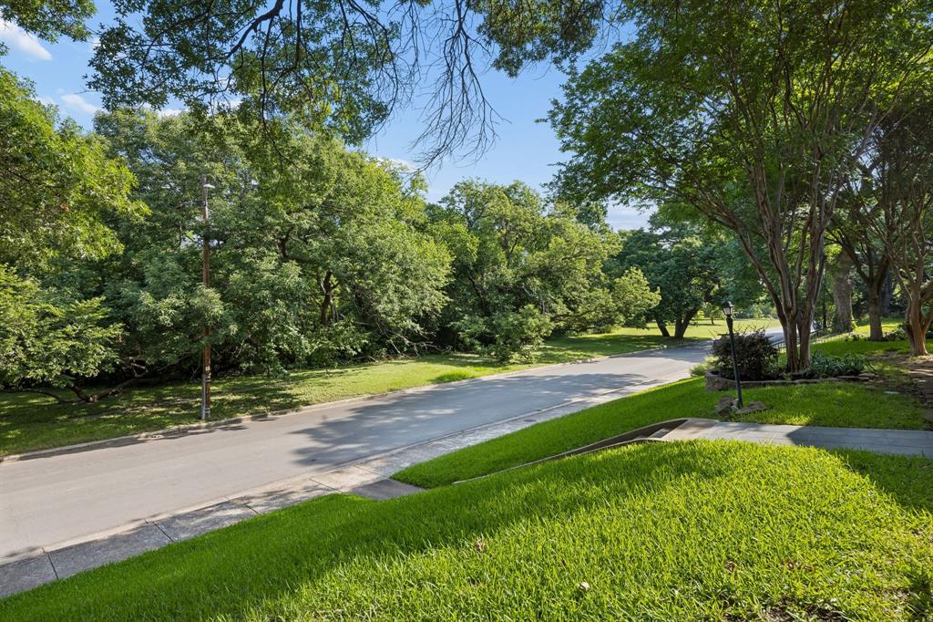 10832 Creekmere Drive Property Photo 6