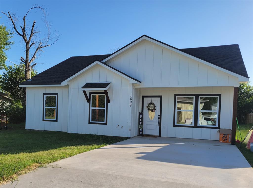 1609 2nd Street Property Photo 1
