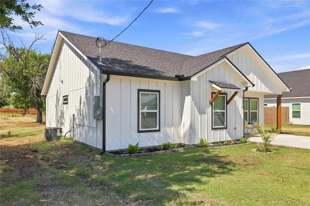 1609 2nd Street Property Photo 1