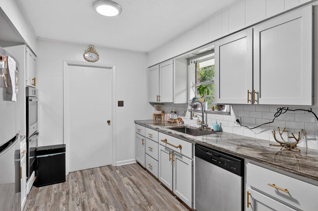1224 S Lang Avenue Property Photo 4