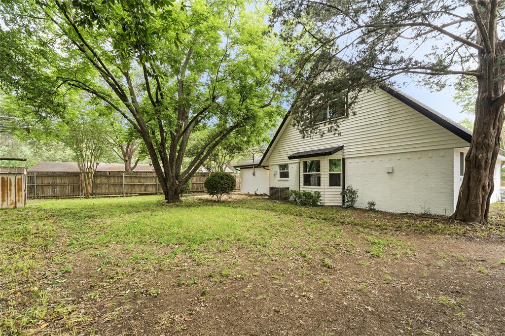 220 Robert Street Property Photo 5