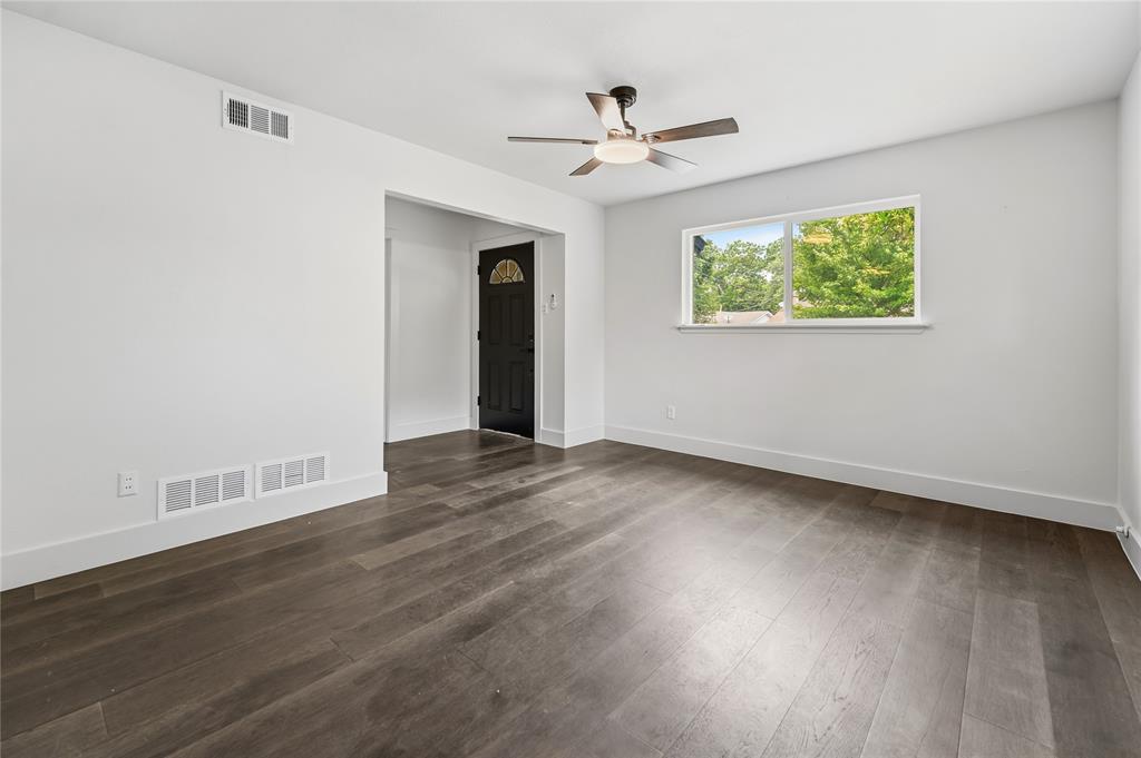 220 Robert Street Property Photo 17