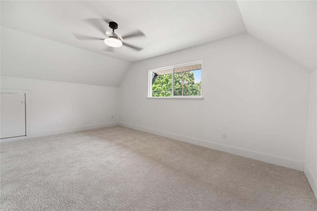220 Robert Street Property Photo 31