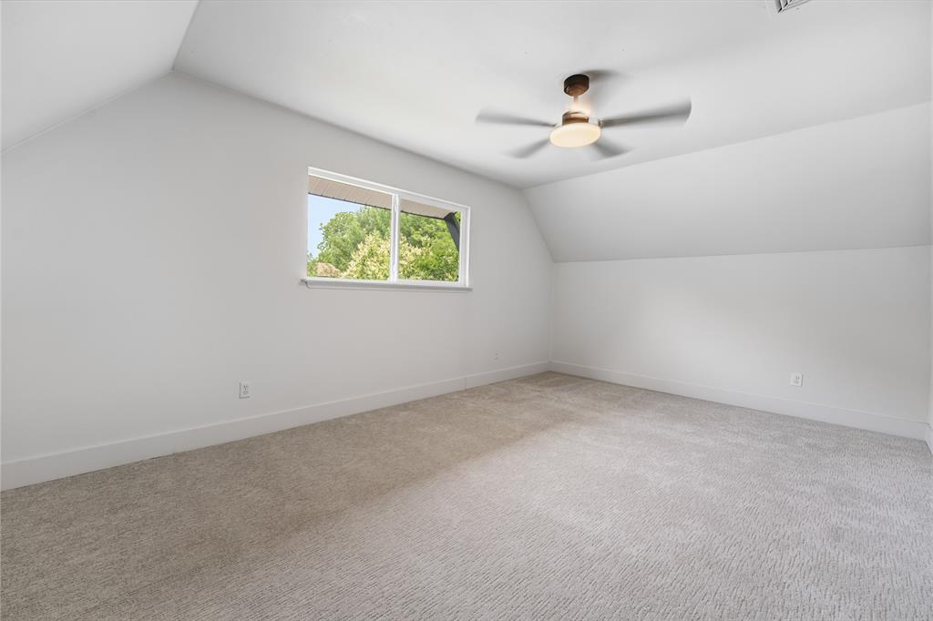 220 Robert Street Property Photo 33