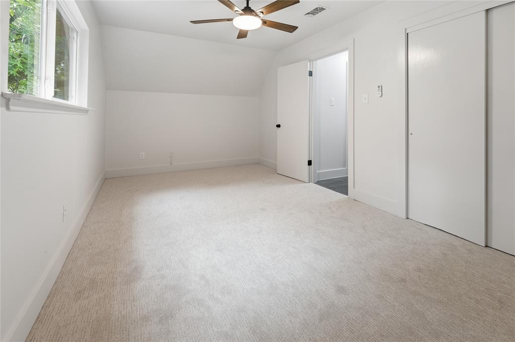220 Robert Street Property Photo 37