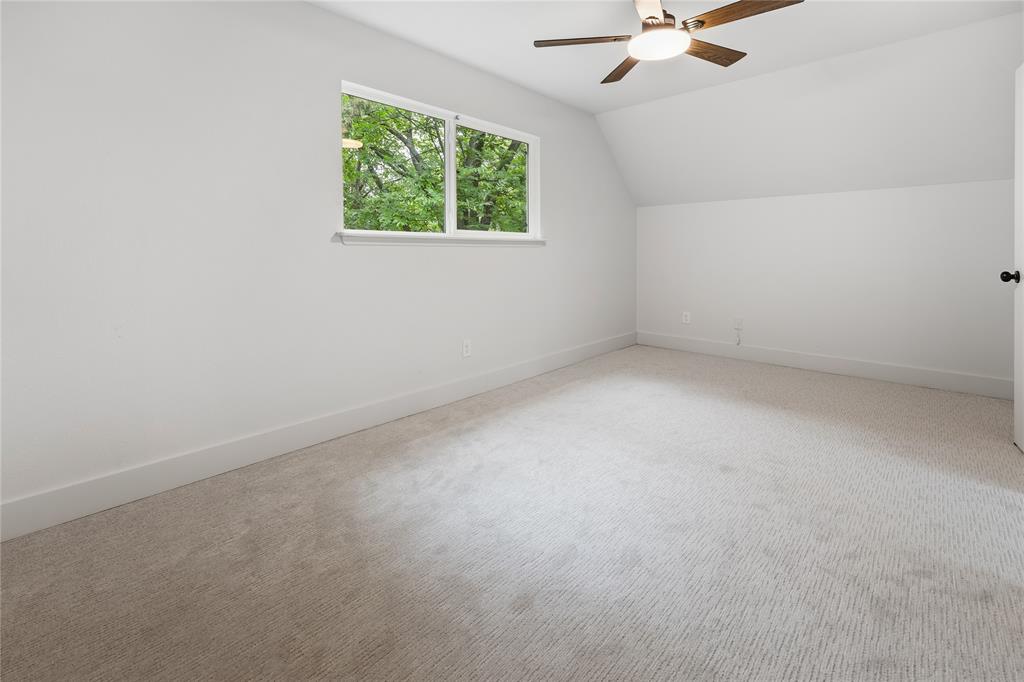 220 Robert Street Property Photo 38