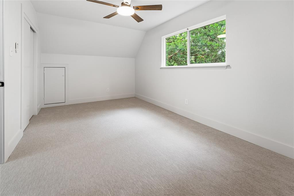 220 Robert Street Property Photo 39