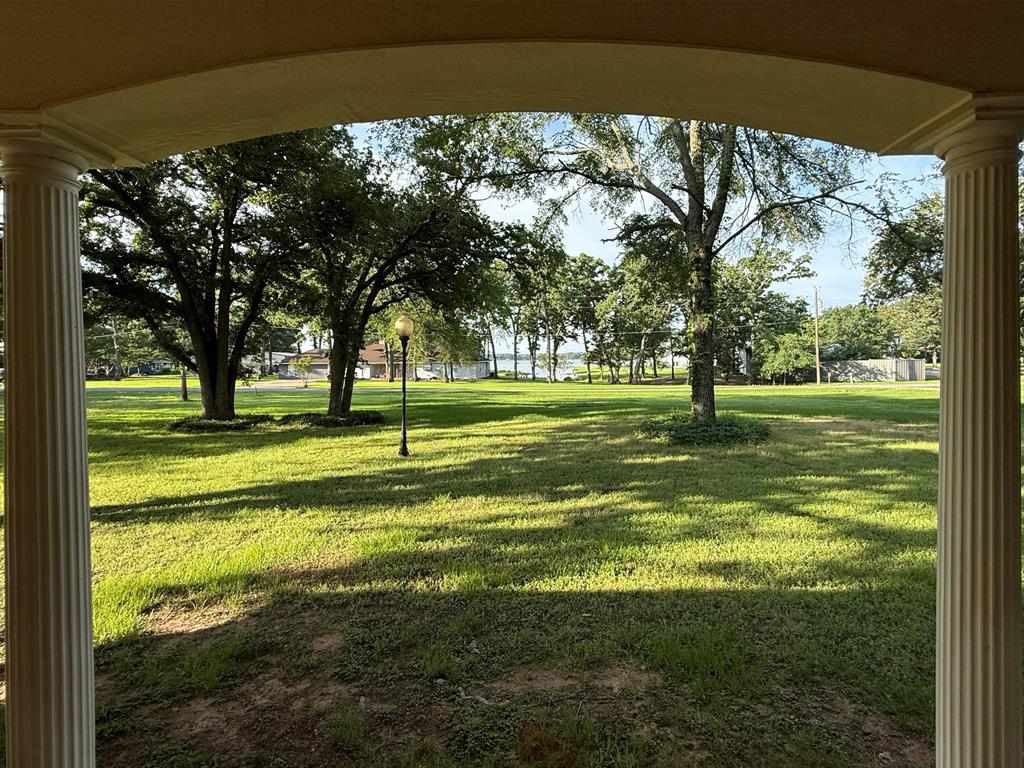 2811 N Shore Drive Property Photo 1