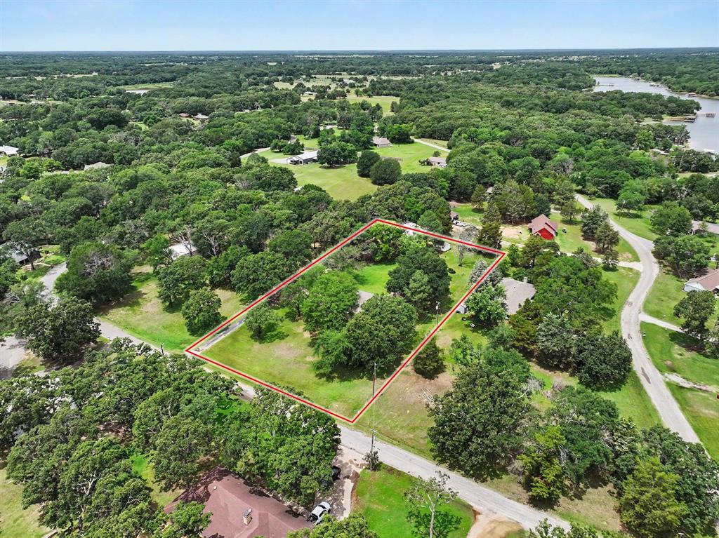 2811 N Shore Drive Property Photo 4
