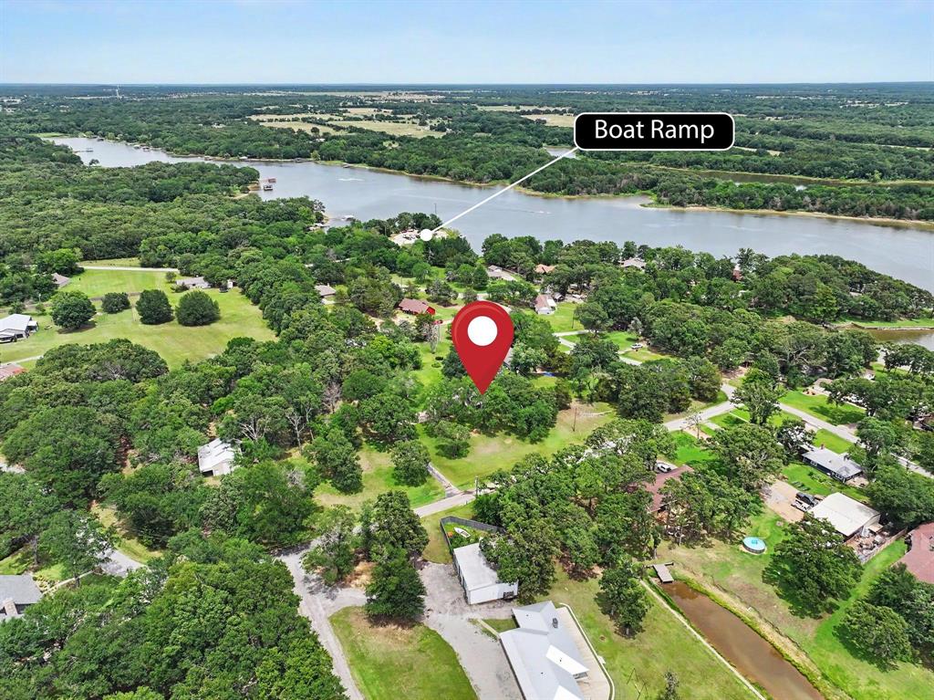 2811 N Shore Drive Property Photo 6