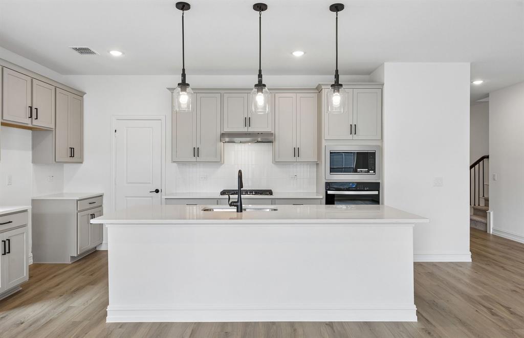 8620 Bur Oak Drive Property Photo 4