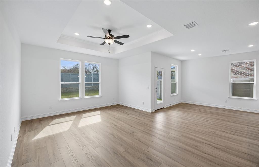 8620 Bur Oak Drive Property Photo 6