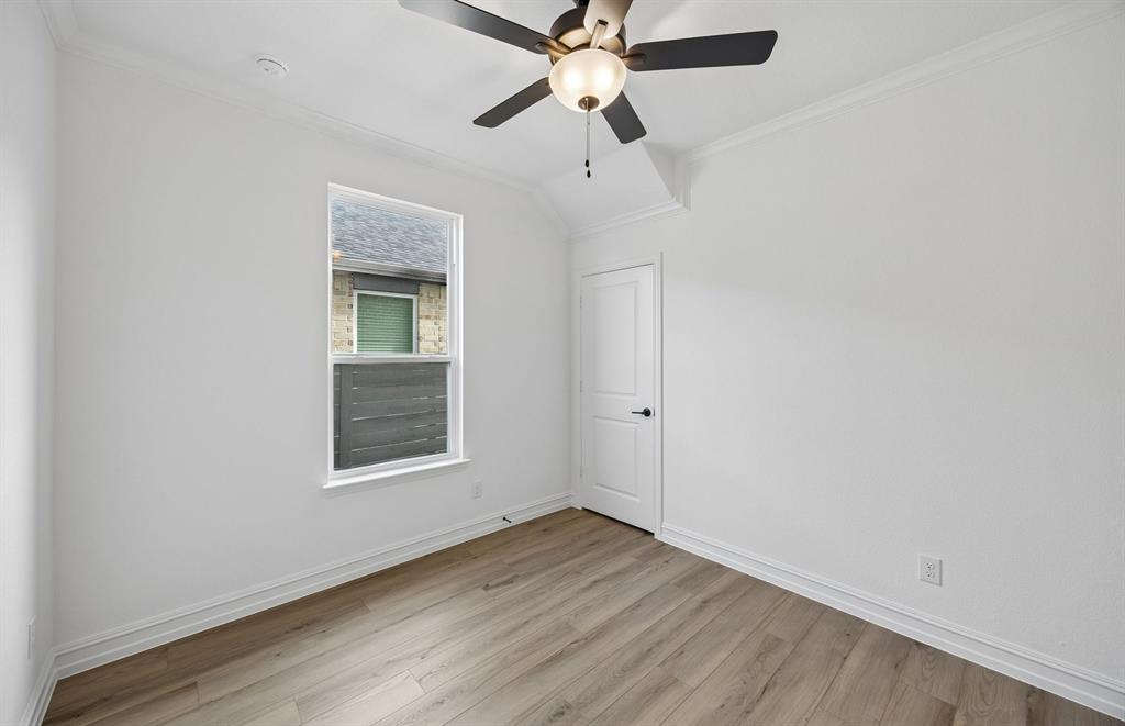 8620 Bur Oak Drive Property Photo 12