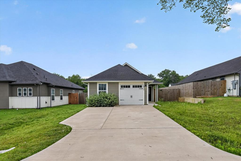 1032 Ray Drive Property Photo 1