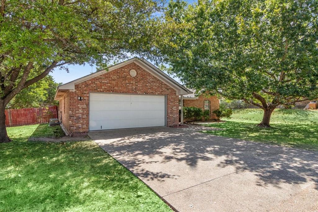 706 Rolling Hills Drive Property Photo 3