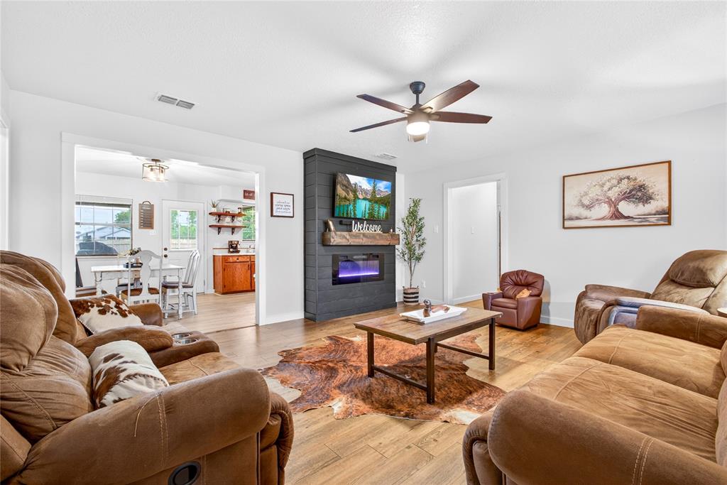 703 S College Street Property Photo 1