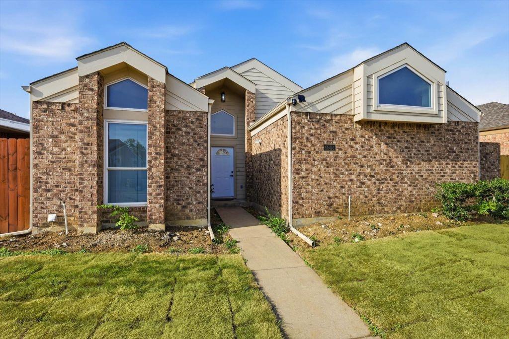 4904 Courtside Drive Property Photo 2