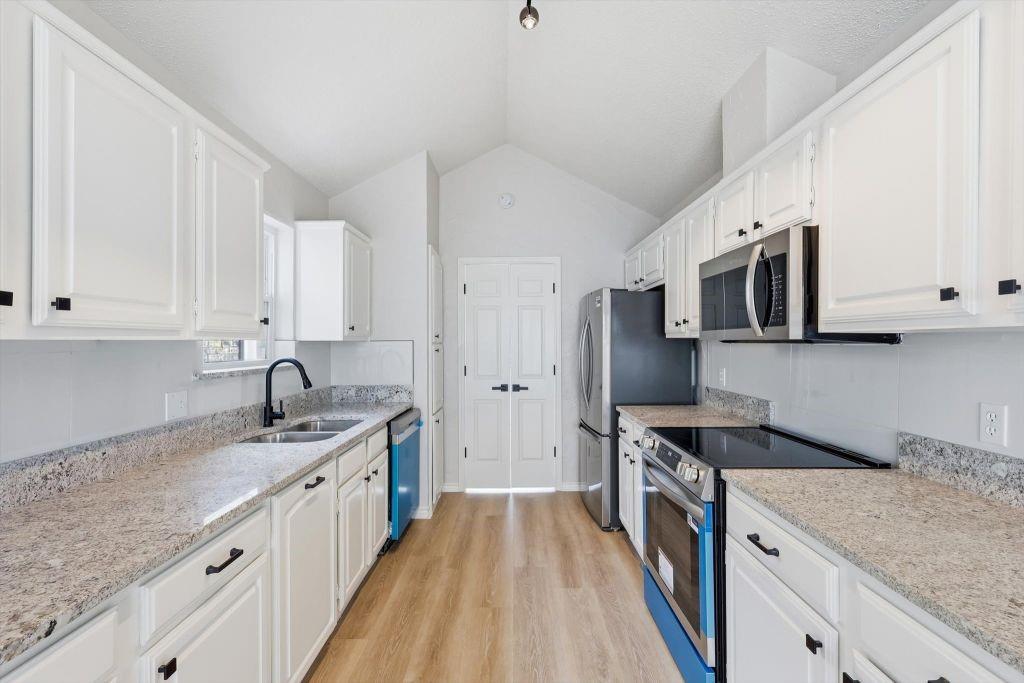 4904 Courtside Drive Property Photo 11