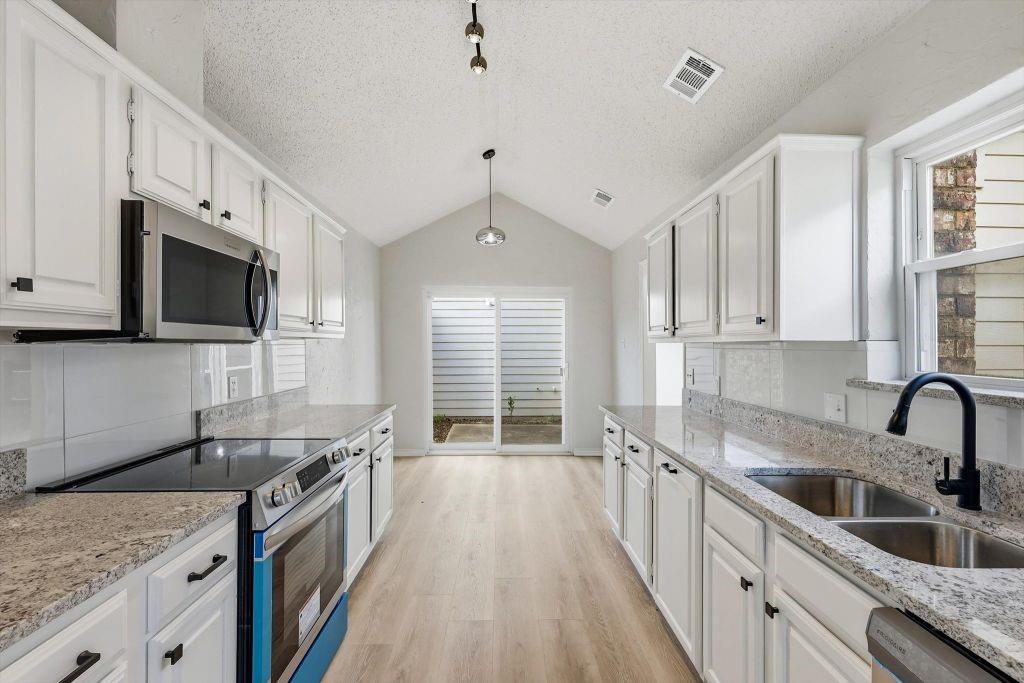 4904 Courtside Drive Property Photo 12