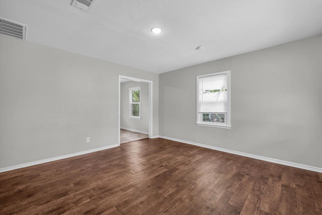612 Dunbar Street Property Photo 4