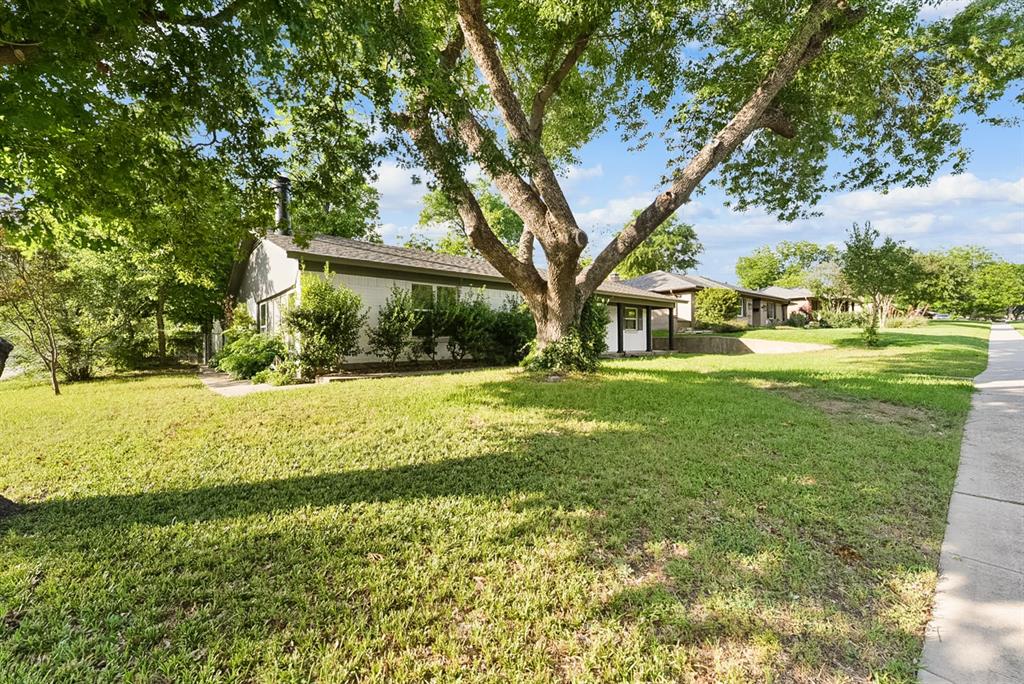 1425 Oakhill Drive Property Photo 3