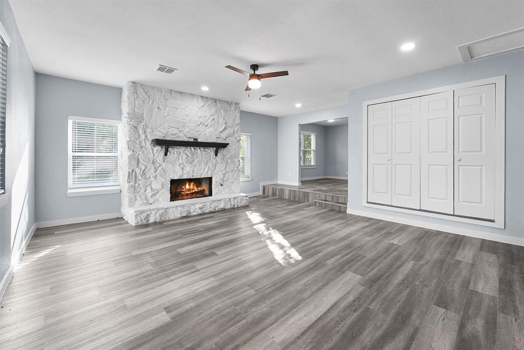 1425 Oakhill Drive Property Photo 4