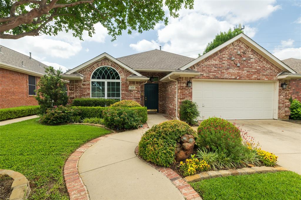 305 Chantilly Court Property Photo 1