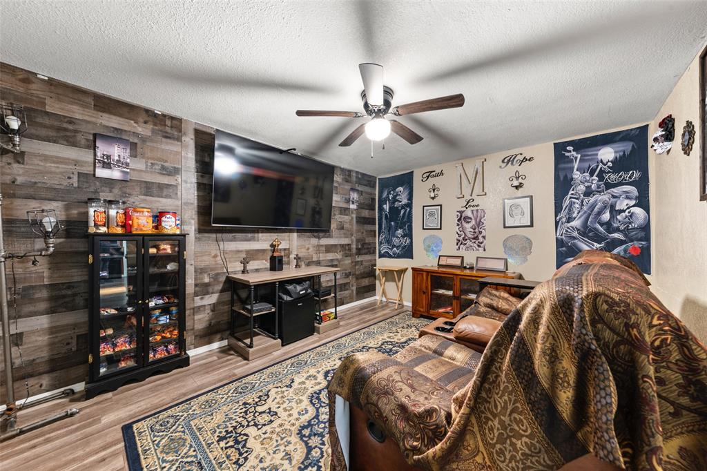 112 Woodlake Lane Property Photo 24