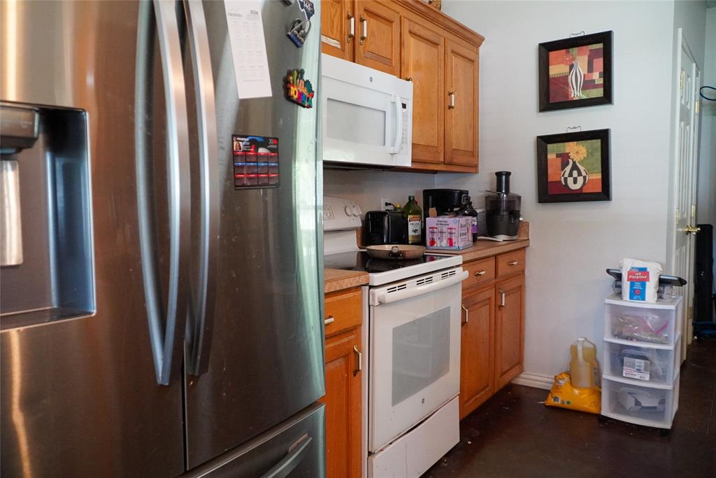 404 E Oakdale Street Property Photo 6