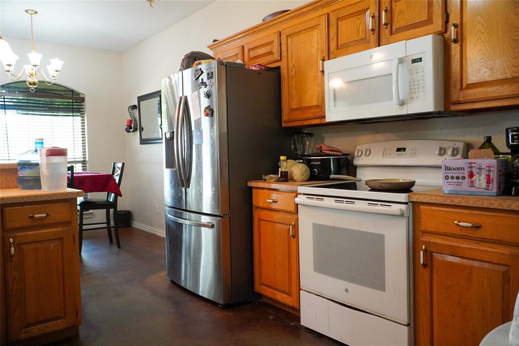 404 E Oakdale Street Property Photo 8