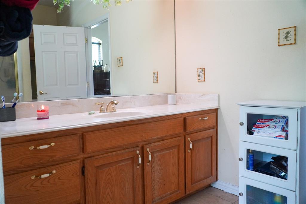 404 E Oakdale Street Property Photo 13