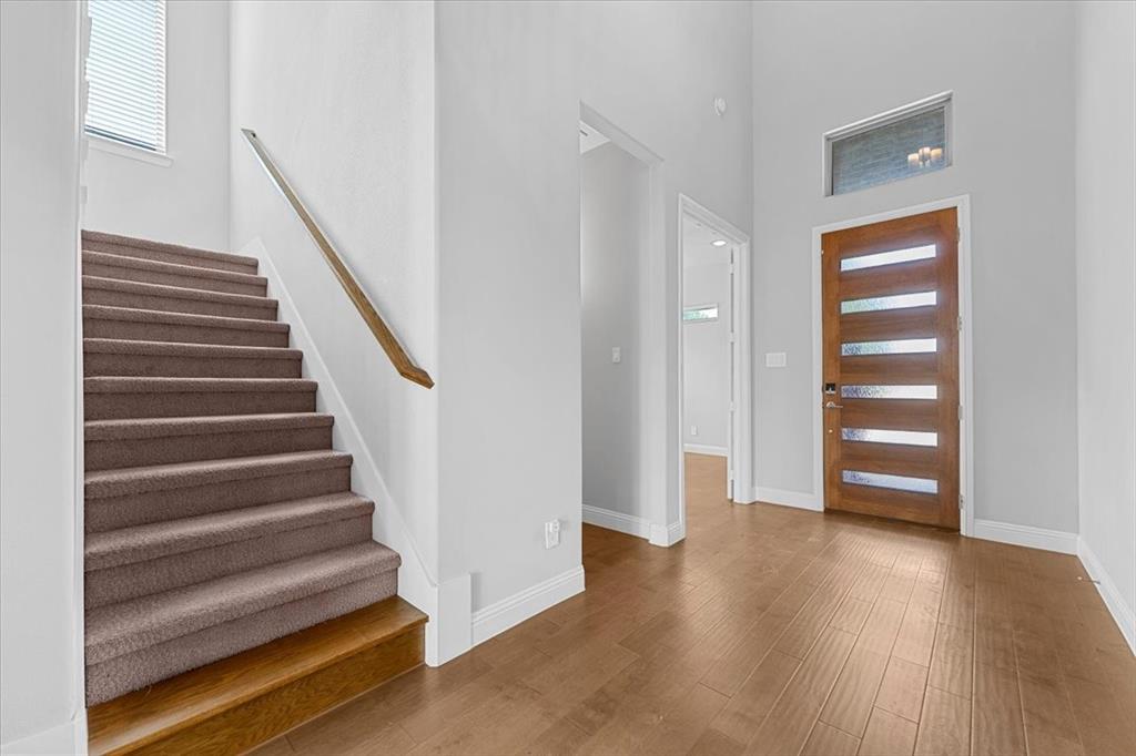 909 Mercer Drive Property Photo 2