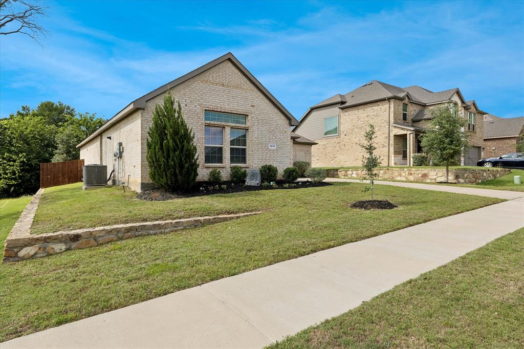 1010 Silver Oak Drive Property Photo 3