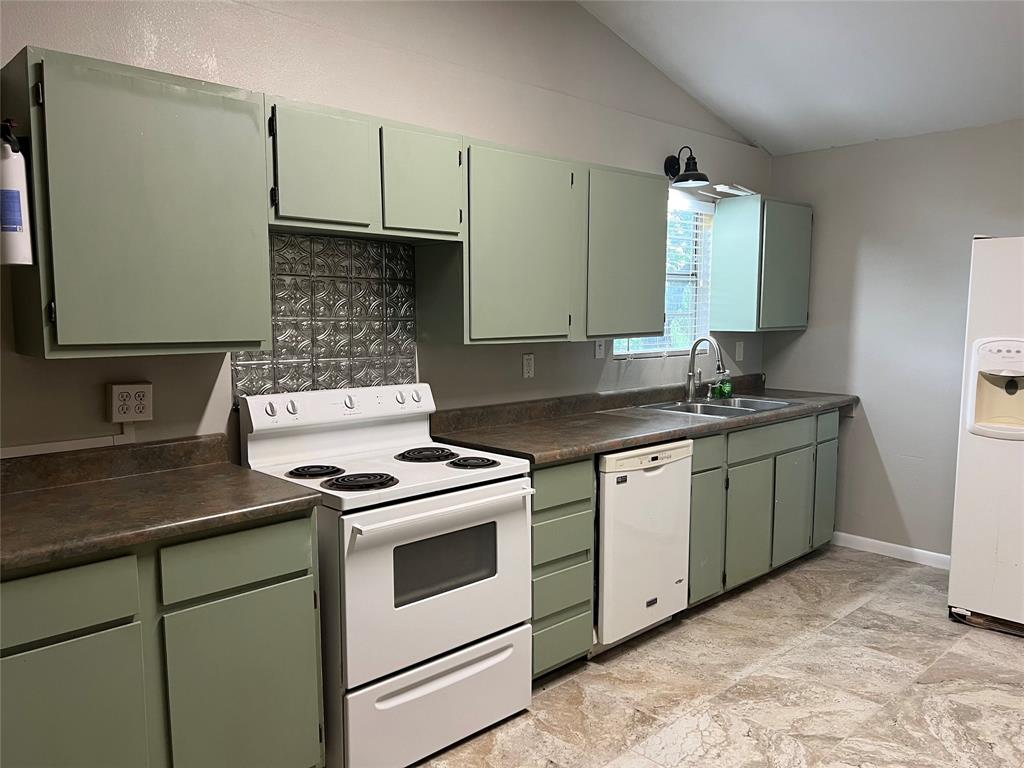6960 Clifden Drive Property Photo 17