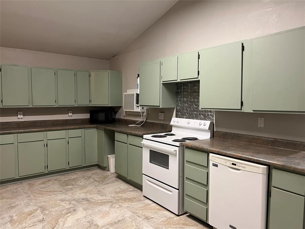 6960 Clifden Drive Property Photo 18