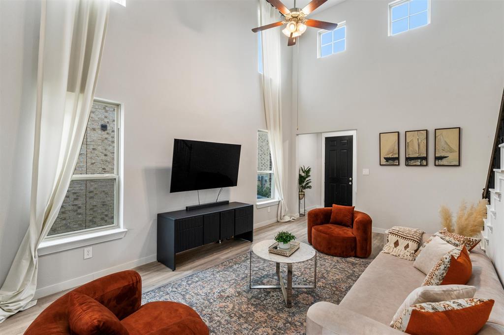2407 Neff Lane Property Photo 4