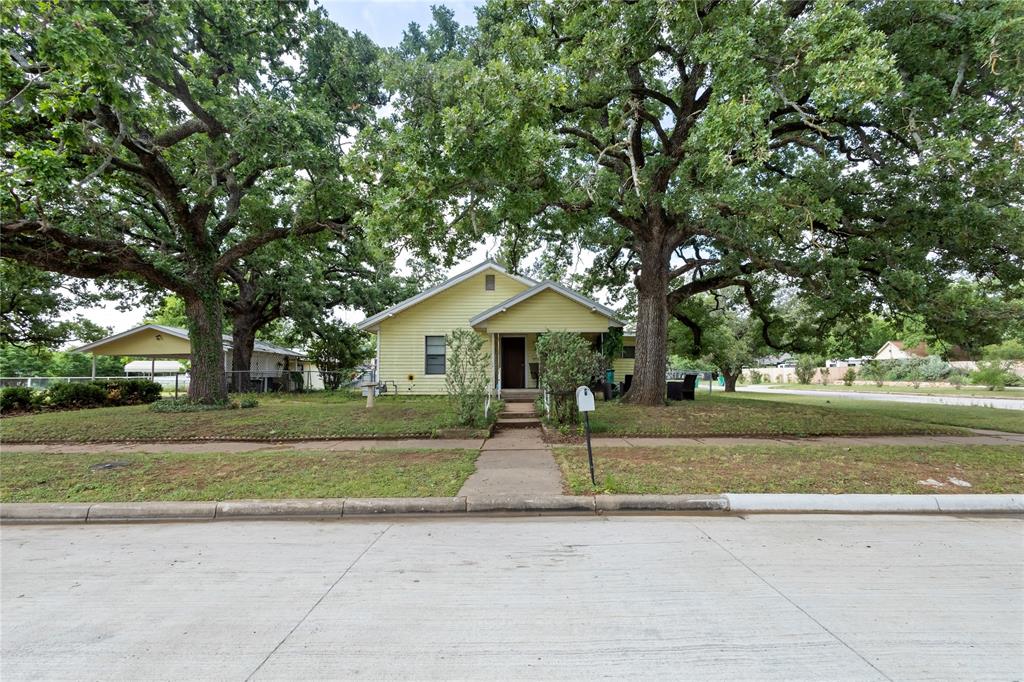 612 W Moss Street Property Photo 1