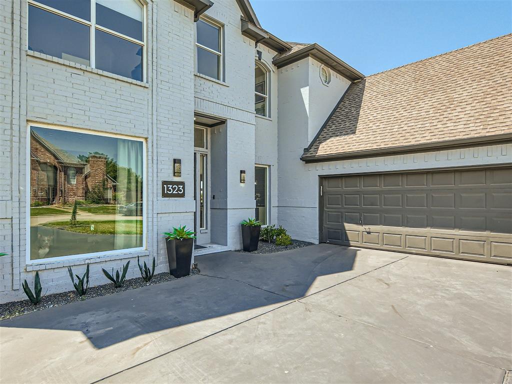 1323 Bradford Drive Property Photo 3