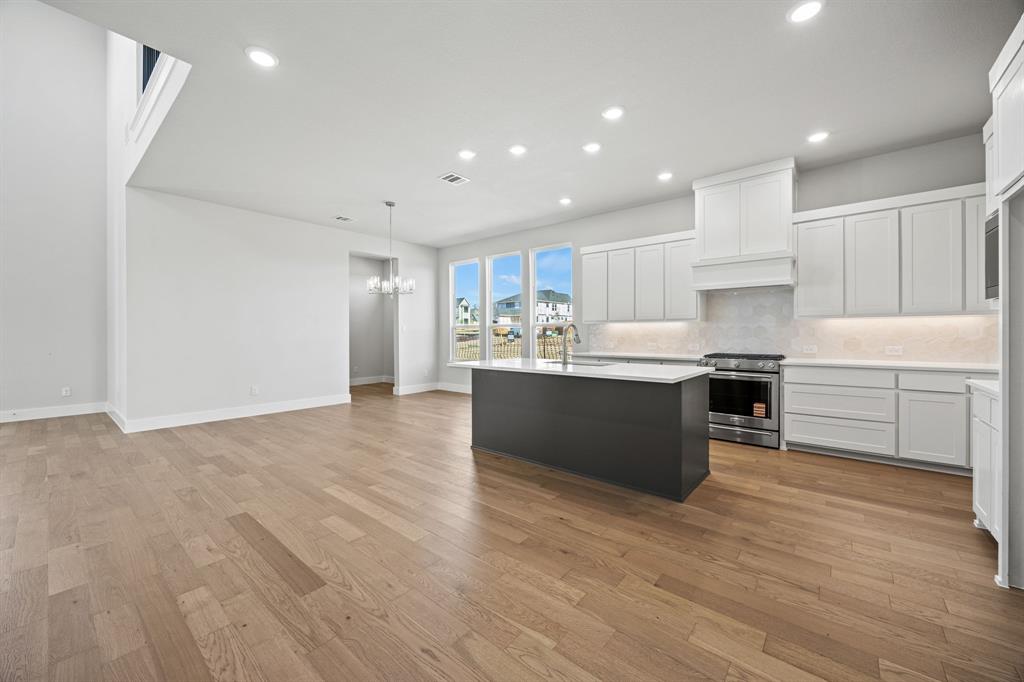 536 Stark Mews Property Photo 4