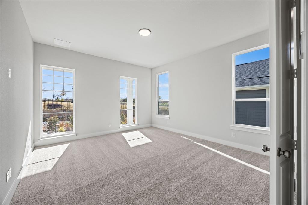 536 Stark Mews Property Photo 8