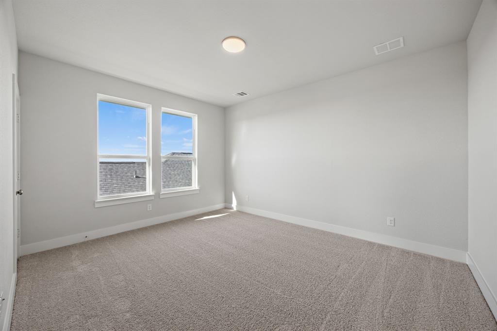 536 Stark Mews Property Photo 12