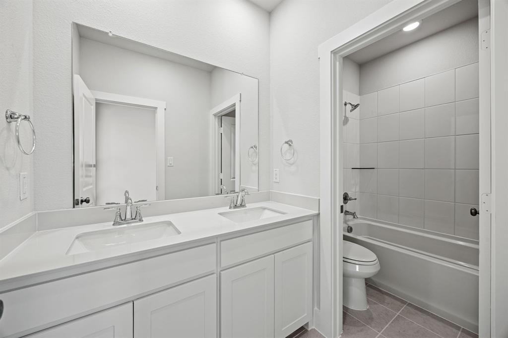 536 Stark Mews Property Photo 13